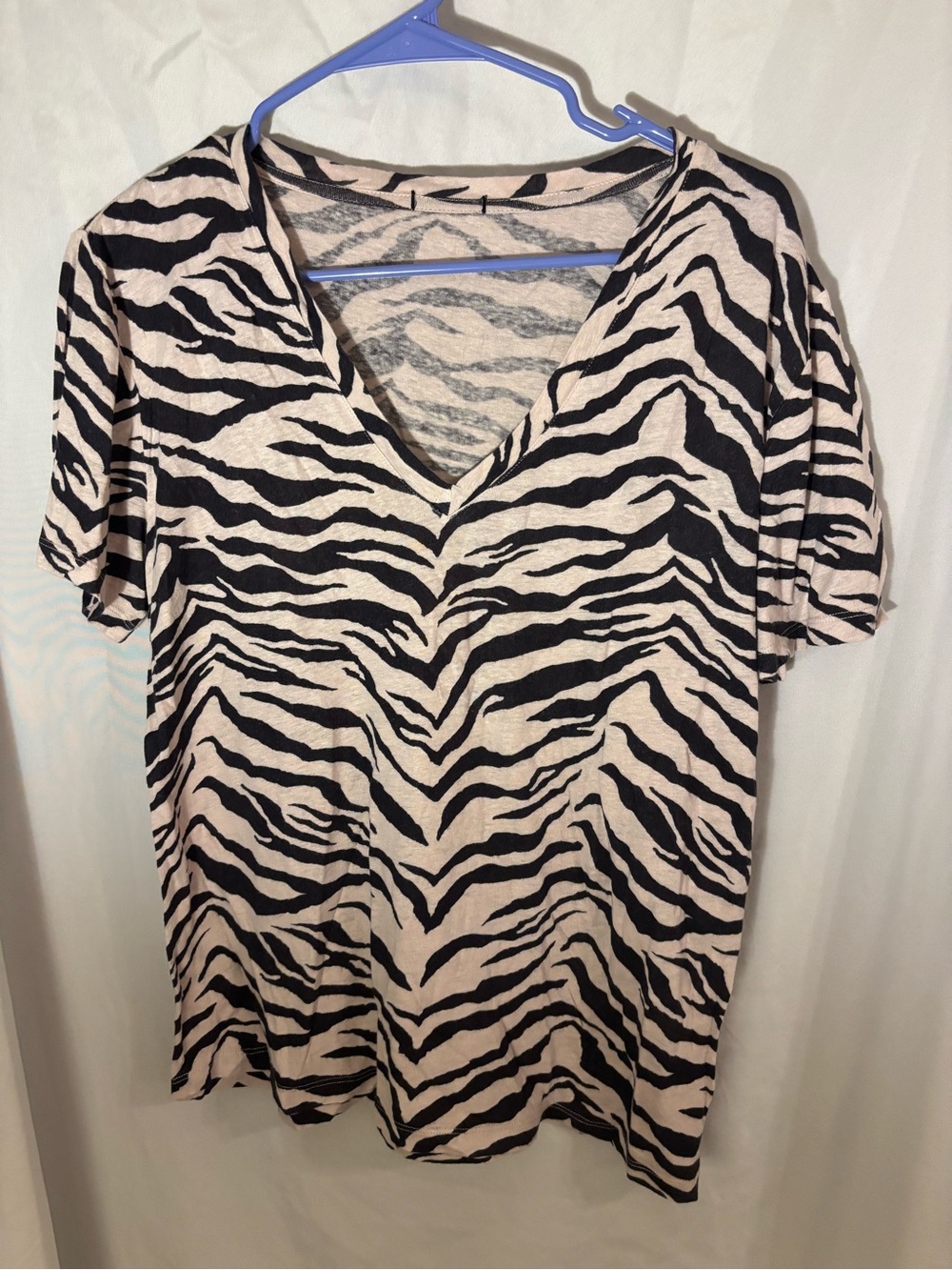 Chico's Black & Cream Zebra V-Neck Short Sleeve Top